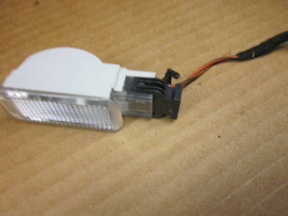 VOLKSWAGEN VW PASSAT 00 2000 LUZ DE CORTESÍA EQUIPO ORIGINAL Foto 1 de 1