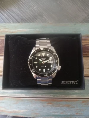 Seiko, SRPD55, Seiko 5 Sports, черный (циферблат) с серебром (чехол и браслет) - Изображение 1 из 4