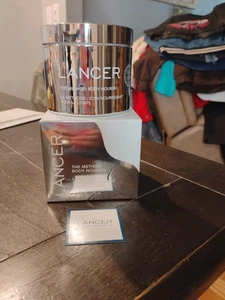 Lancer The Method Body Nourish 11 fl oz 325 ml crema antienvejecimiento textura caja abierta - Imagen 1 de 1