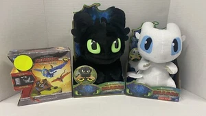 Dreamworks How To Train Your Dragon Bundle Toothless Lightfury Plush Set New - Picture 1 of 3