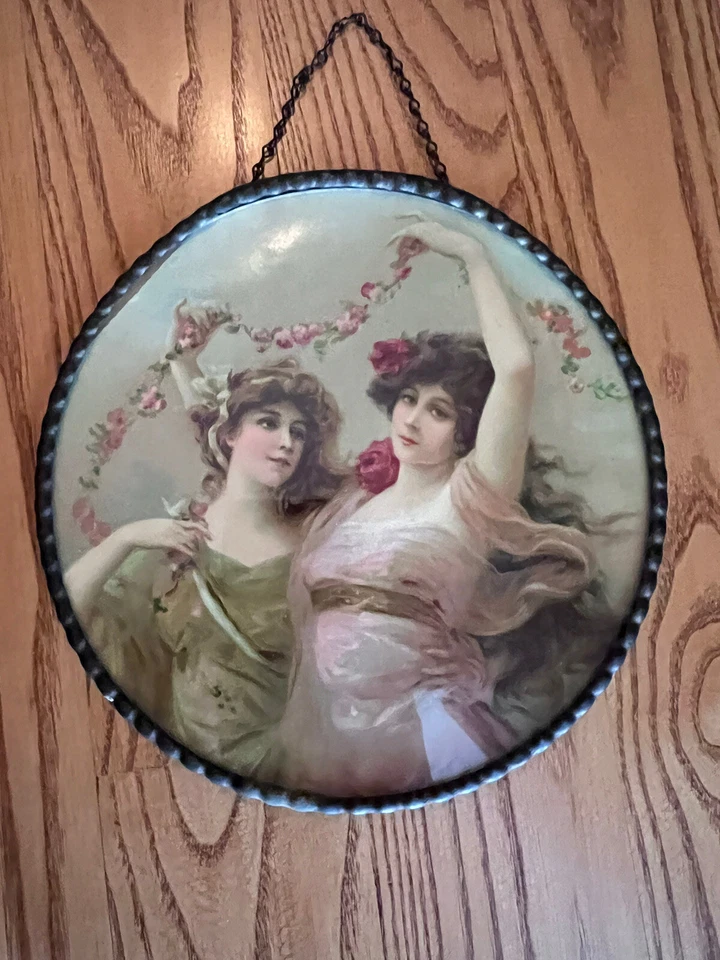 Cubierta de humos vintage victorianas niñas con flores - Alemania, cadena, borde festoneado Foto 1 de 4