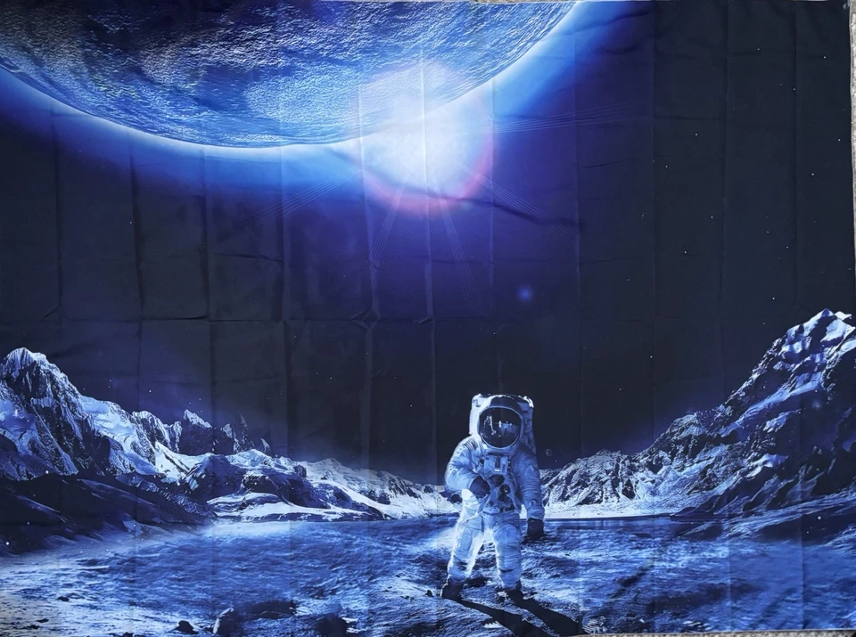 Tapiz de astronauta espacial - 79,5 pulgadas por 58,5 pulgadas - usado Foto 1 de 3