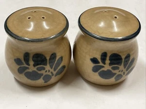 Pfaltzgraff Folk Art Salt & Pepper Shakers Set, Blue Stoneware, 3 Inch Vintage - Picture 1 of 5