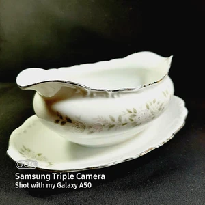 Sheffield Fine China Japan GRAVY BOAT Classic 501 Roses w Attached Underplate - Picture 1 of 12