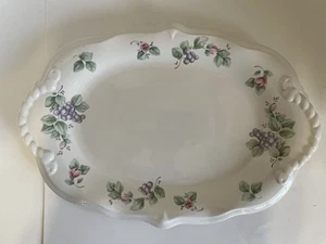 Plato de vid Pfaltzgraff 16x11" esculpido - Imagen 1 de 10