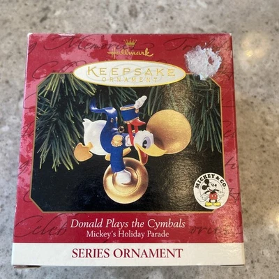 Hallmark Keepsake Donald Plays the Cymbals Ornament Mickey's Holiday Parade 1999) Foto 1 de 2