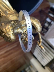 Pulsera de Oración Ave María Hecha a Mano Estampada Pulsera Abierta 3/8" Aluminio Nueva - Imagen 1 de 6