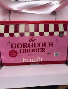 Benefit Cosmetics The Gorgeous Grocer Beauty Adventskalender Set 2024 (LESEN) - Bild 1 von 13