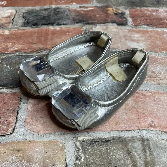 Pisos Gap plateados para niños pequeños talla 5 Foto 1 de 4