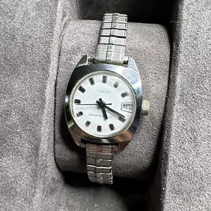 Vintage Ladies Timex Mechanical Silver Tone Water Resistant Date Watch WORKS - Picture 1 of 4