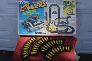 Tyco Super Cliff Hangers. B5877. 9 inch Radius curve Double Rails. 1 Piece Only. - Picture 1 of 6