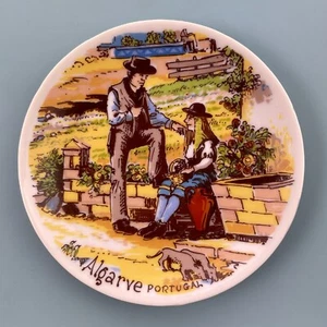 PORTUGAL🇵🇹CERAMIC PLATE✅ALGARVE COUNTRY REGION VIEW WITH TRADITIONAL COUPLE🎗 - Picture 1 of 4