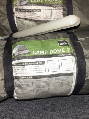 Tienda domo de campamento REI, mosca lluvia incluida 3 temporadas, 2 personas (mochillera) Foto 1 de 2