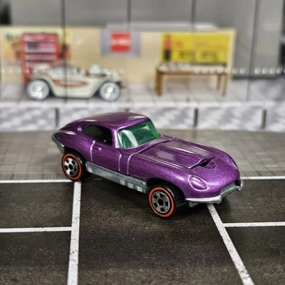 Coche nuevo Johnny Lightning púrpura personalizado Jaguar XKE Redline The Challengers 1/64 Foto 1 de 4