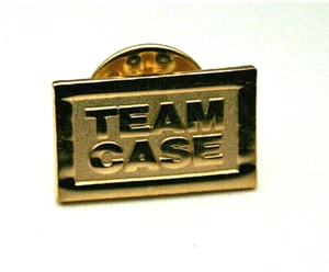 Años 90 Team Case Ventas Equipo Agrícola Tractor Sombrero Solapa Pin Nuevo De Edición - Imagen 1 de 4