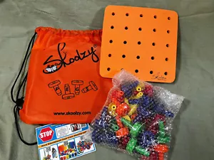 New SKOOLZY Pegboard Nuts And Bolts Shapes Set For Teaching - Picture 1 of 5