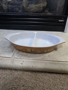 Pyrex Divided Dish Brown Gold Americana Motif 1 1/2 Quart Made In USA - Picture 1 of 8