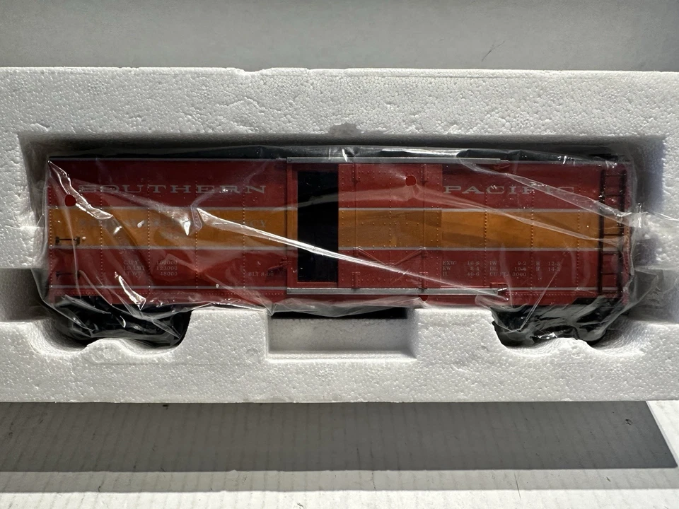 K Line O Scale 761-2033 Southern Pacific Classic Express Boxcar #2033 - Image 1 of 4