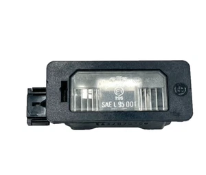 04-13 Luz de matrícula trasera izquierda/derecha BMW OEM 7165646 - Imagen 1 de 6