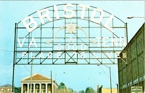 Postal de colección de Bristol, VA Virginia ~ TN Tennessee A GOOD PLACE TO LIVE SIGN - Imagen 1 de 2