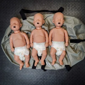 Juego de maniquí para bebé Simulaids RCP - 3 unidades con bolsa de transporte - Imagen 1 de 7