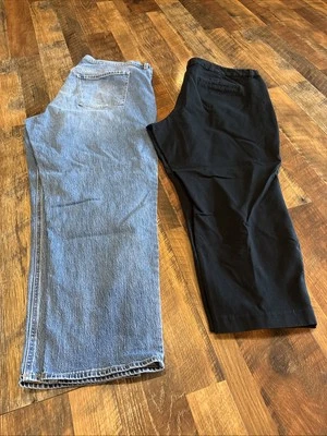Ladies Jeans And Capri Size 20, 2 Pair - Image 1 of 4