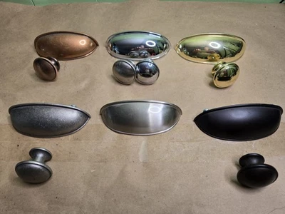 Lote de 12 tiradores y perillas de cajón de taza de montaje doble Liberty exhibición de ventas anteriores Foto 1 de 4