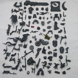 Lote de (50+) brocas y piezas de fantasía de Warhammer 40k - Imagen 1 de 7