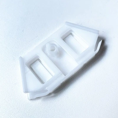 Retenedor de vidrio para ventana puerta delantera Buick Park Avenue 1997-2005 #25687641 Foto 1 de 4