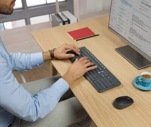 5099206063976 Logitech MK235 keyboard Mouse included USB QWERTY US International - Picture 1 of 12