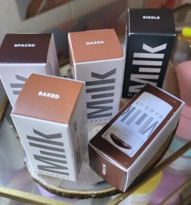 Palitos bronceadores de maquillaje con leche / horneados, aturdidos, relámpagos, espaciados y chisporroteantes / nuevos en caja  Foto 1 de 4