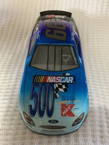 2000 Darell Waltrip Racing Champion 1:24 50066 Ford Taurus - Picture 1 of 5