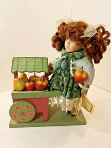 COLLECTORS CHOICE 10 IN DOLL WITH APPLE CART ADORABLE 1990S VINTAGE RARE DT6 - Picture 1 of 8