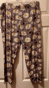 Boutique Leggings Bees And Daisy Print On Gray Capri - Picture 1 of 1