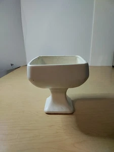 Vintage Floraline 460 USA flower Pot / planter off white with pedestal base - Picture 1 of 12