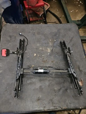 Chevrolet Equinox GMC 2011 Terrain lado izquierdo del conductor base del asiento delantero Foto 1 de 4