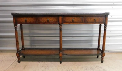 Mesa consola Theodore Alexander Luis XVI estilo cuero y madera con galería Foto 1 de 4