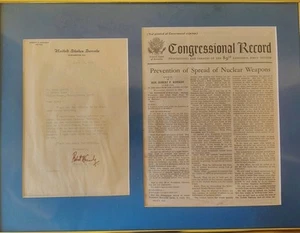 Senatore Robert F. Kennedy (Bobby) lettera firmata firma 18 aprile 67' incorniciata - Foto 1 di 9