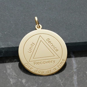 Collar grabado enchapado en oro de 9 quilates símbolo AA afirmación recuperación NA GA - Imagen 1 de 8