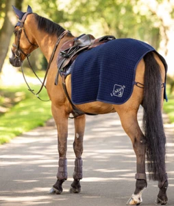 LeMieux Arika Clima-Tek Quarter Sheet Wicking Cooler Exercise Ride On Rug Navy - Picture 1 of 3
