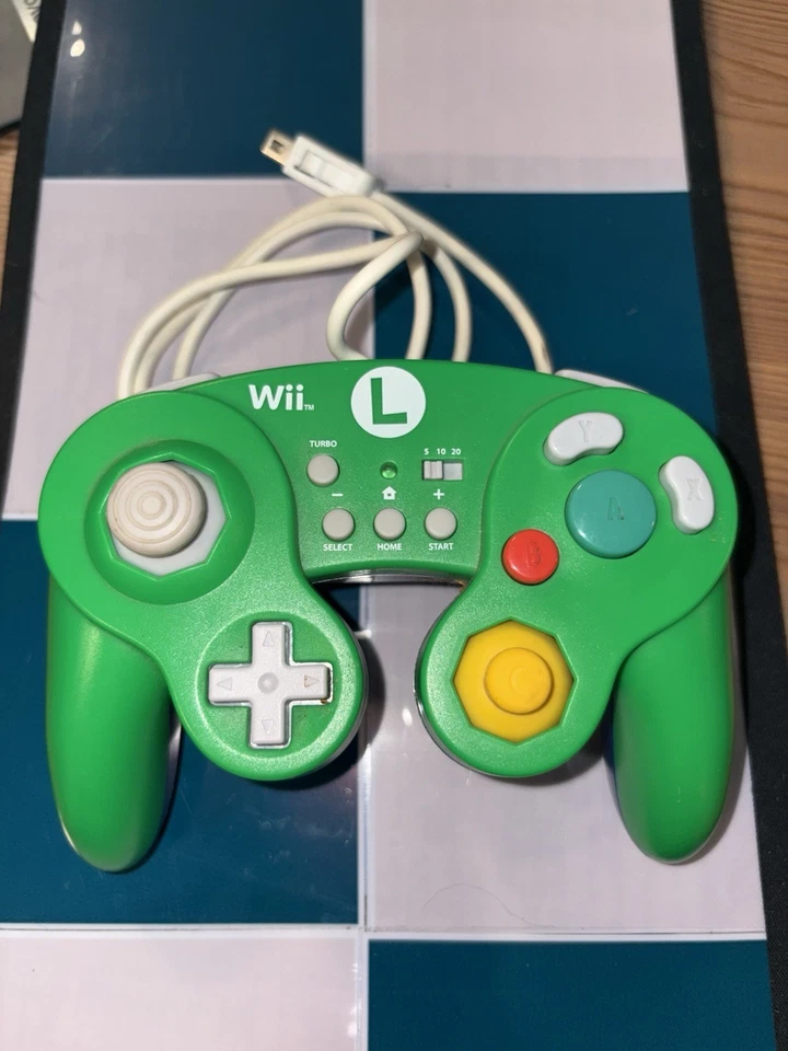 HORI Official Nintendo Wii U Luigi Gamecube Controller WIU-075 Wired Tested - Image 1 of 1
