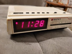 Matsui CR4510 Radiowecker. Vintage 80er Jahre. funktionstüchtig. LW und MW Bänder. - Bild 1 von 7
