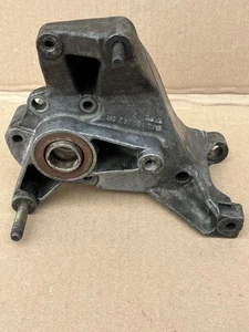 PORSCHE 944 CASSA CUSCINETTO ALBERO BILANCIERE / STAFFA MONTAGGIO POMPA SERVOSTERZO - Foto 1 di 7