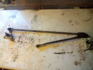 Volvo 200 Series Windscreen Wiper Linkage Mechanism Reg 240 244 245 260 265 264 - Picture 1 of 5
