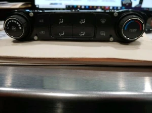 2015-2017 Chevrolet Silverado Heater Temp Climate Control. OEM. - Picture 1 of 4