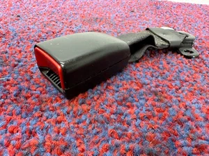 CADILLAC ESCALADE ESV 6.2L 07-14 OEM RIGHT PASSENGER SECOND ROW SEAT BELT BUCKLE - Bild 1 von 3