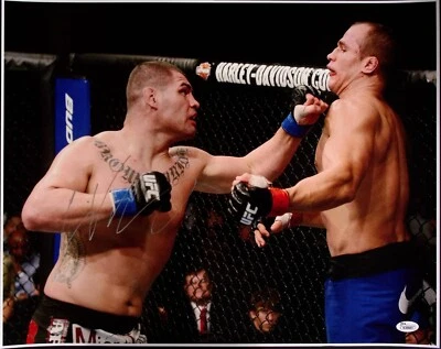 Foto firmada por Caín Velásquez 16x20 certificado de autenticidad JSA UFC 200 166 155 121 Foto 1 de 4