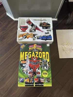 Vintage 1993 Bandai Mighty Morphin Power Rangers Deluxe Megazord #2260 COMPLETE - Image 1 of 4