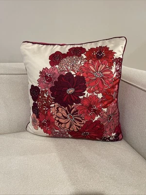 Almohada Liberty of London para Target Toss estampado floral fushia RARA Foto 1 de 4