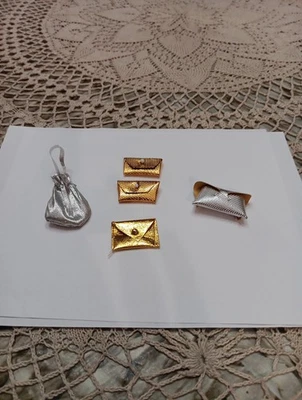 Lote vintage de 5 carteras clutch Barbie. Vinilo y tela con hoyuelos plateados y dorados Foto 1 de 4